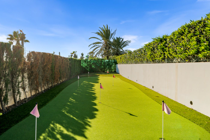 Contemporary Beachfront Masterpiece with Panoramic Sea Views – New Golden Mile
