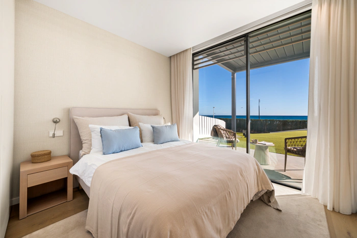Contemporary Beachfront Masterpiece with Panoramic Sea Views – New Golden Mile