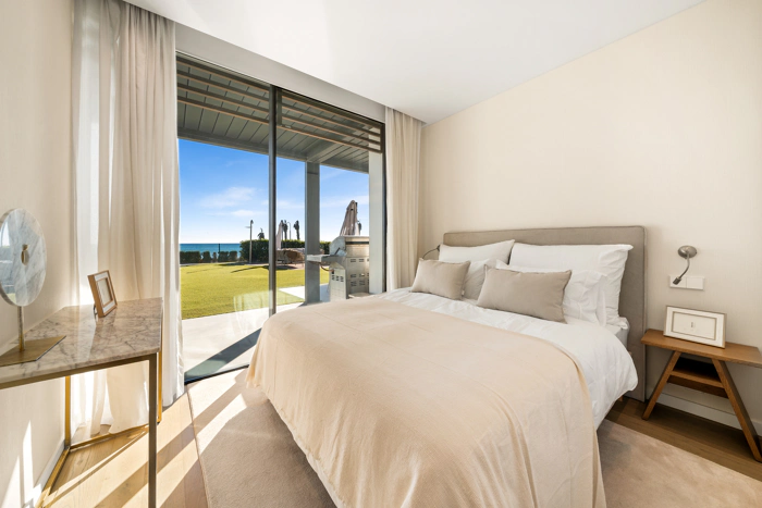 Contemporary Beachfront Masterpiece with Panoramic Sea Views – New Golden Mile