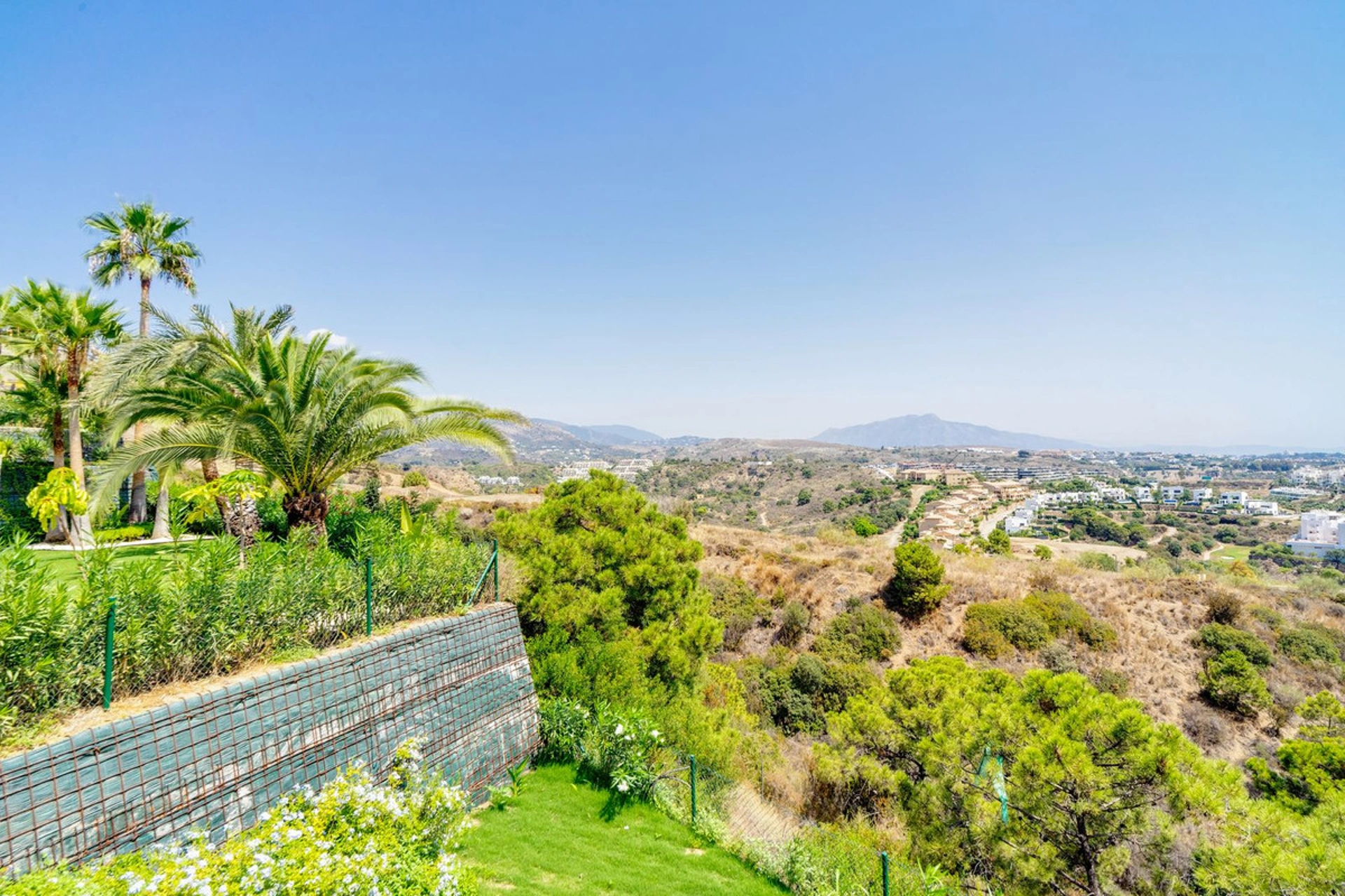 Villa for sale in Estepona