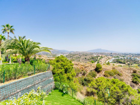 Villa for sale in Estepona