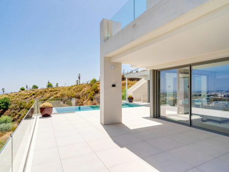 Villa for sale in Estepona