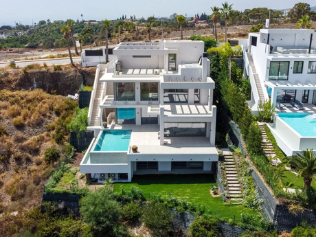 Villa for sale in Estepona