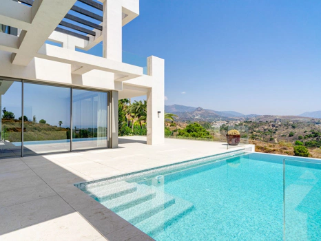 Villa for sale in Estepona