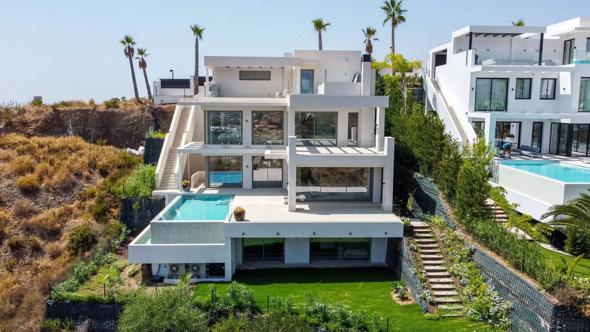 Villa for sale in Estepona