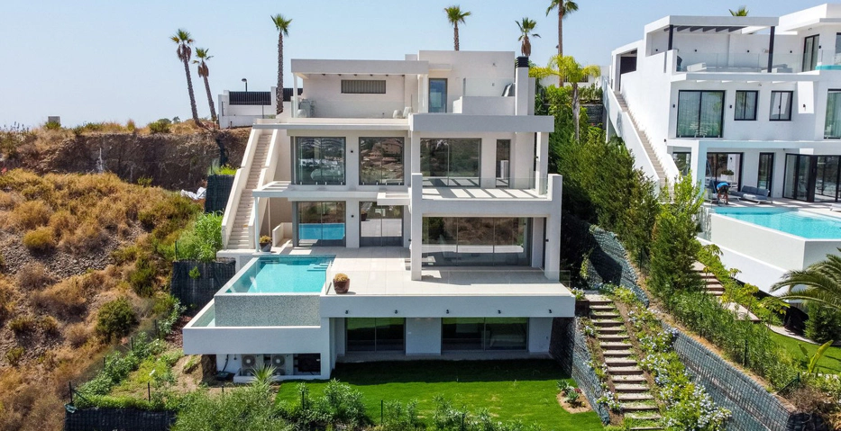 Villa for sale in Estepona