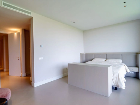 Villa for sale in Estepona