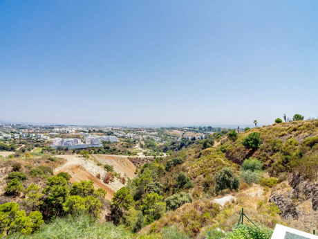 Villa for sale in Estepona