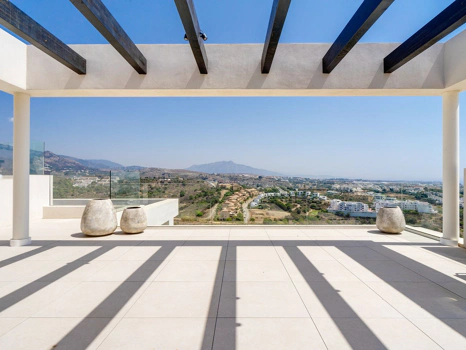 Villa for sale in Estepona
