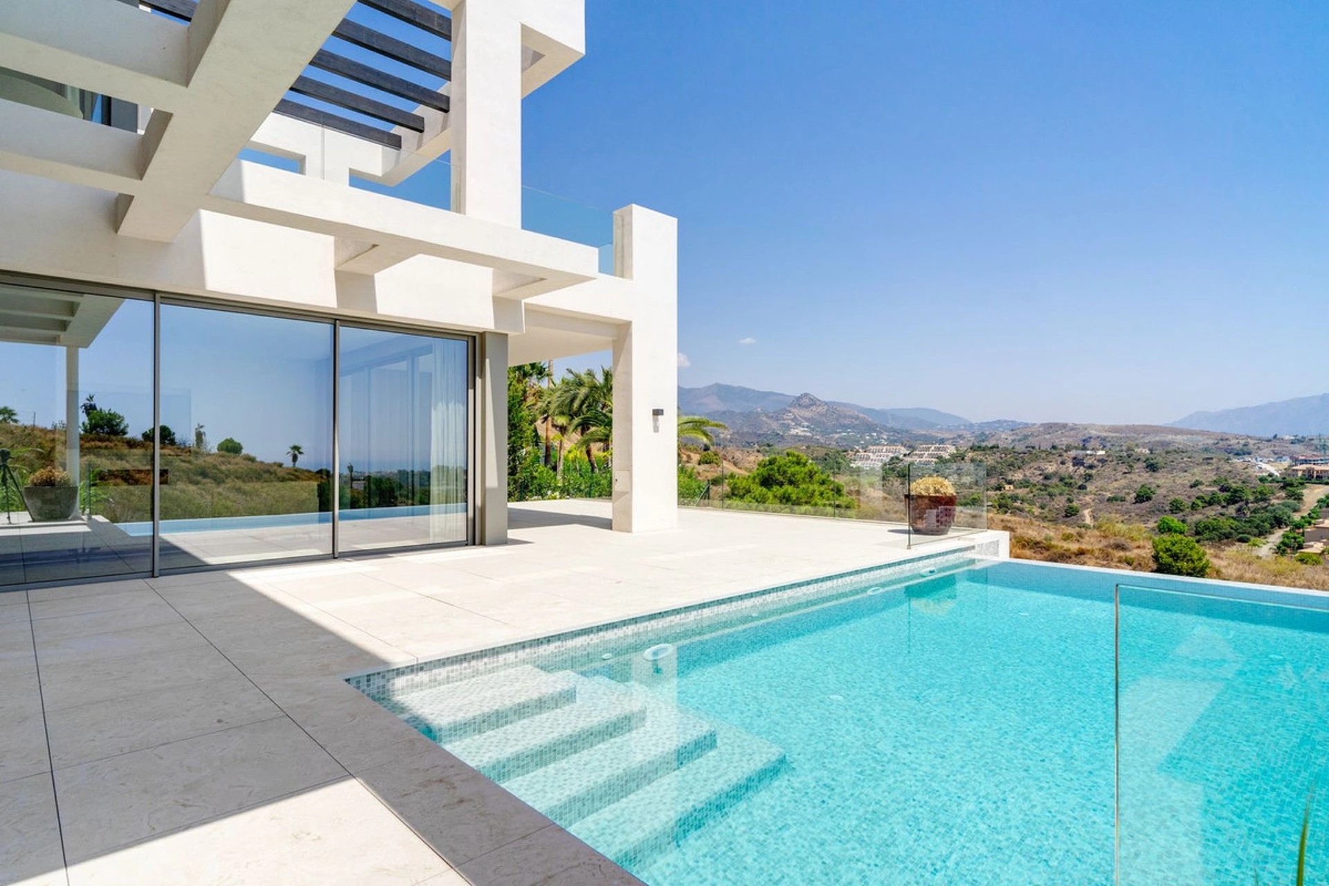 Villa for sale in Estepona