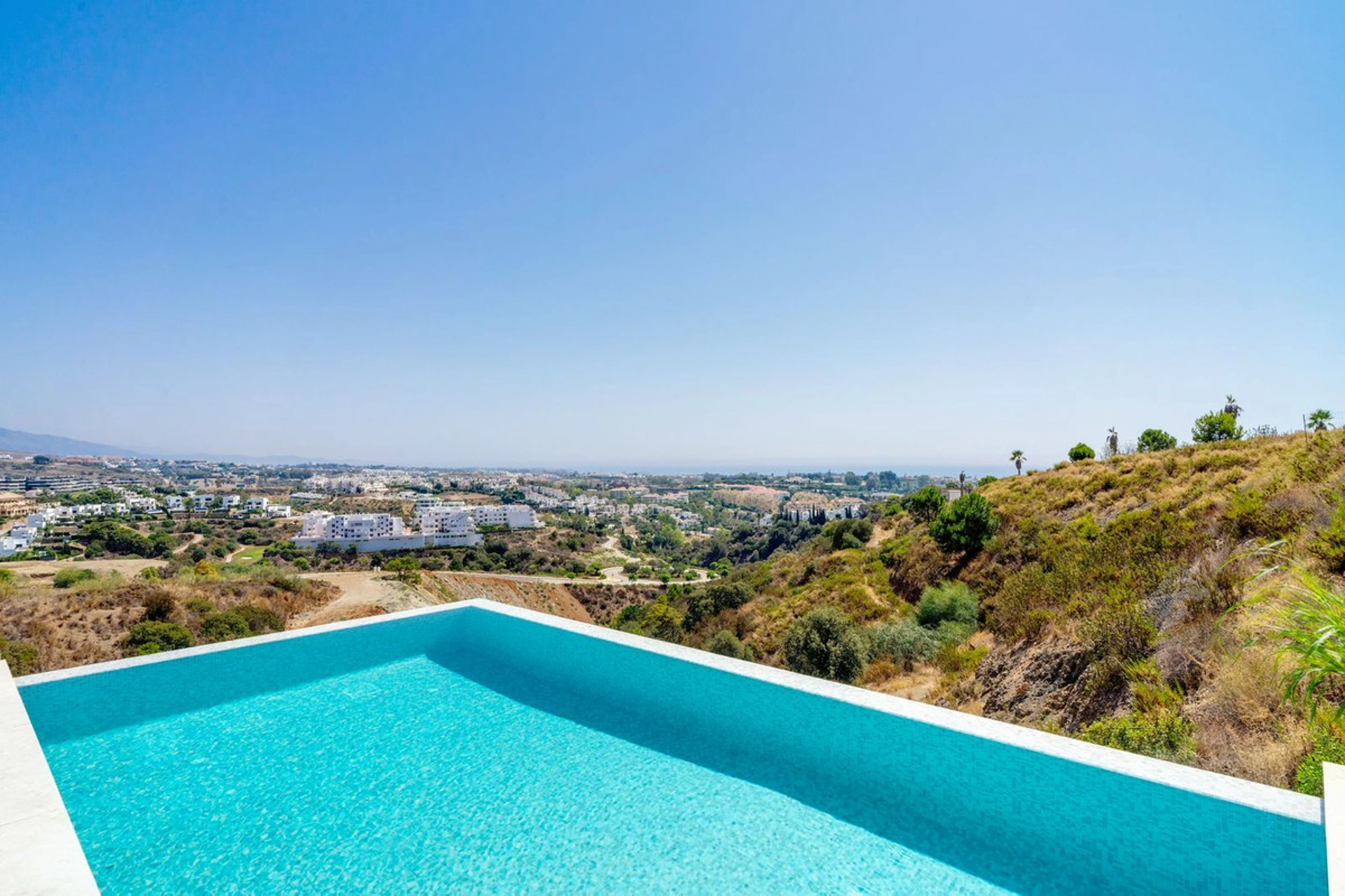 Villa for sale in Estepona