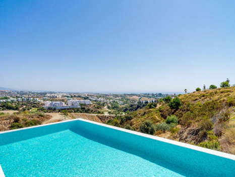 Villa for sale in Estepona