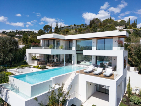 Villa for sale in Benahavis