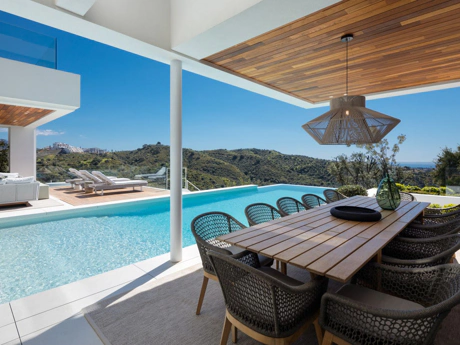Villa for sale in Benahavis