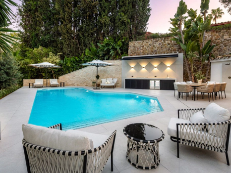 Villa for sale in Benahavis