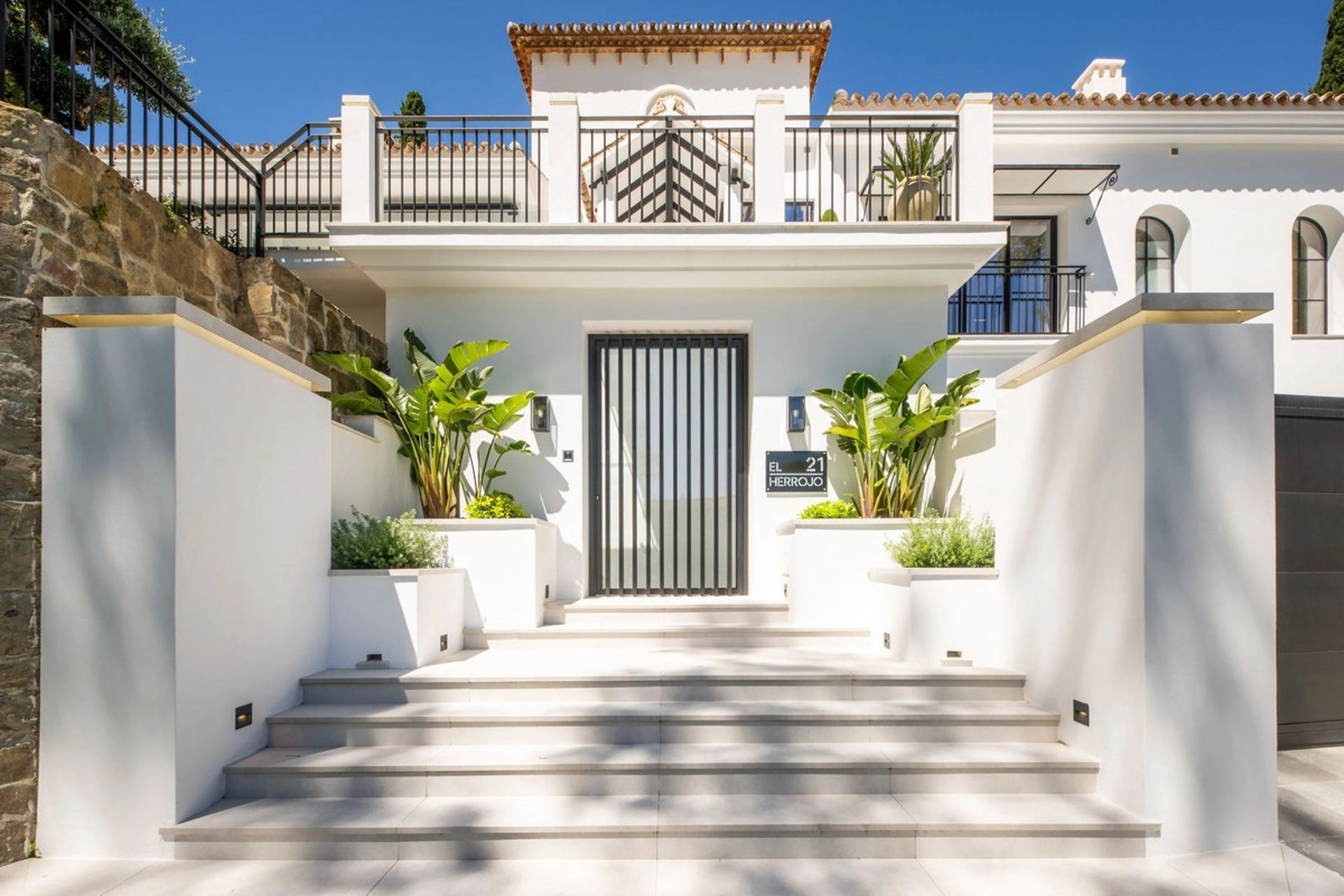 Villa for sale in Benahavis