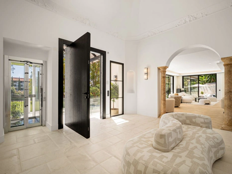 Villa for sale in Benahavis