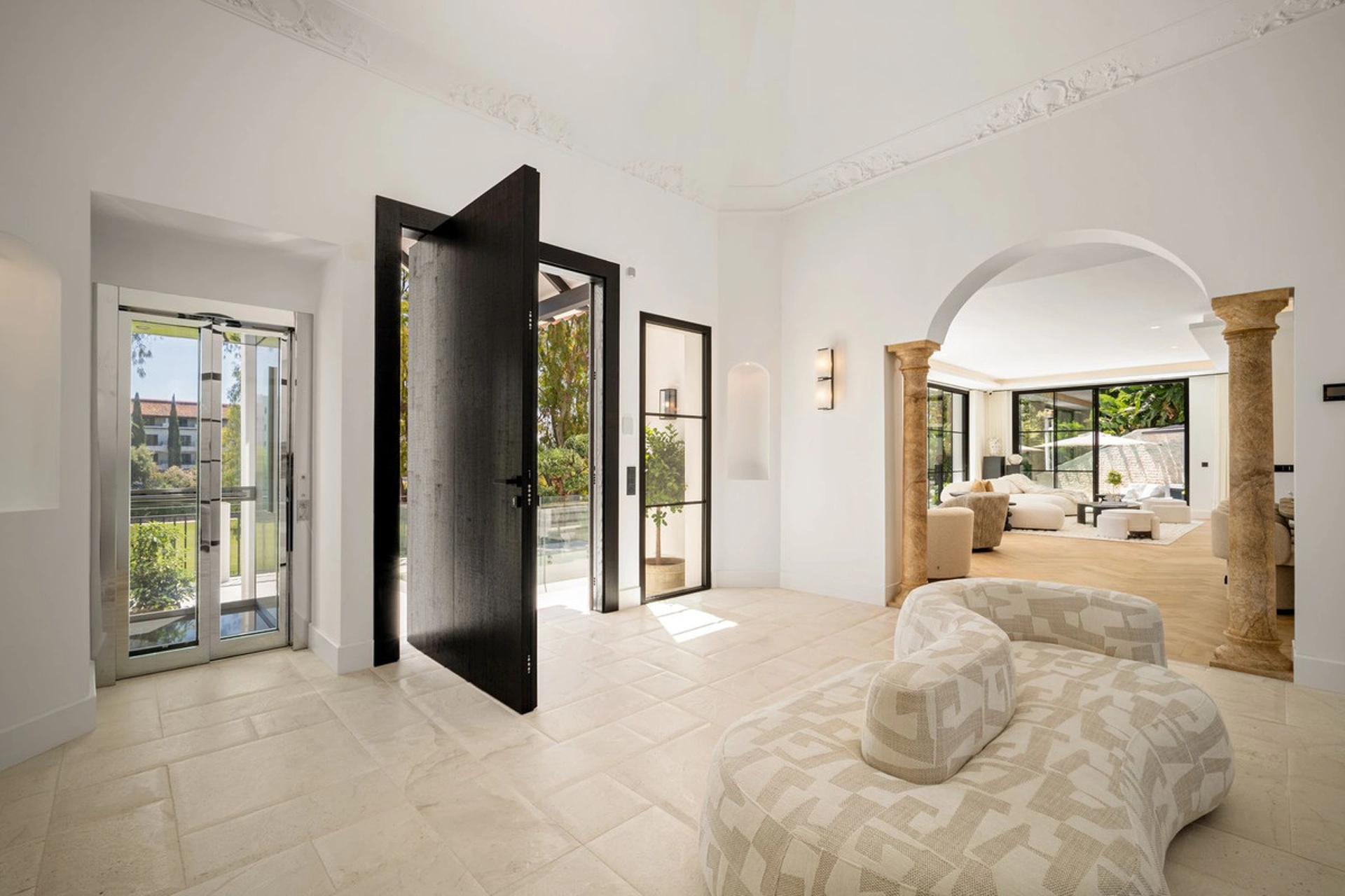 Villa for sale in Benahavis