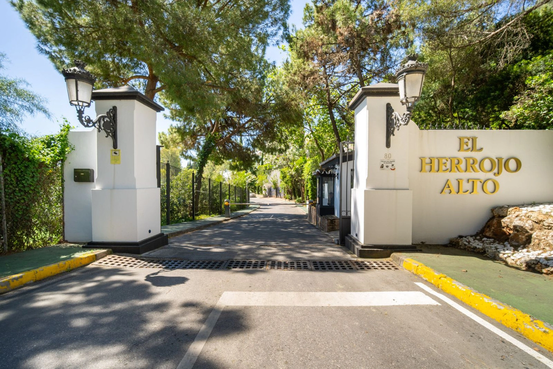 Villa for sale in Benahavis