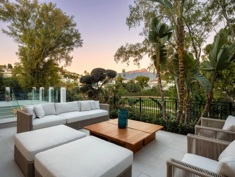 Villa for sale in Benahavis