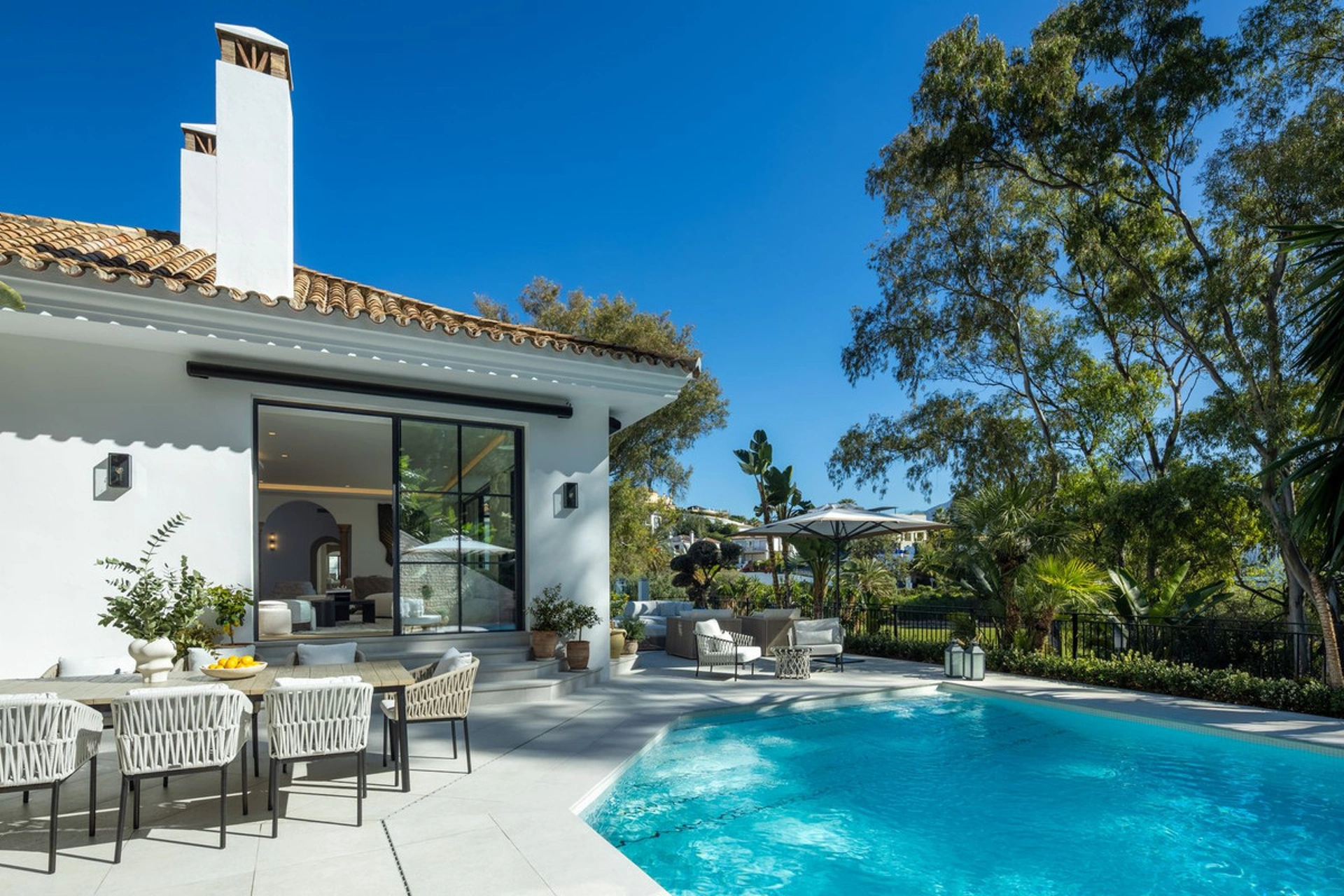Villa for sale in Benahavis
