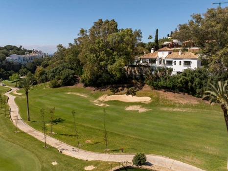 Villa for sale in Benahavis