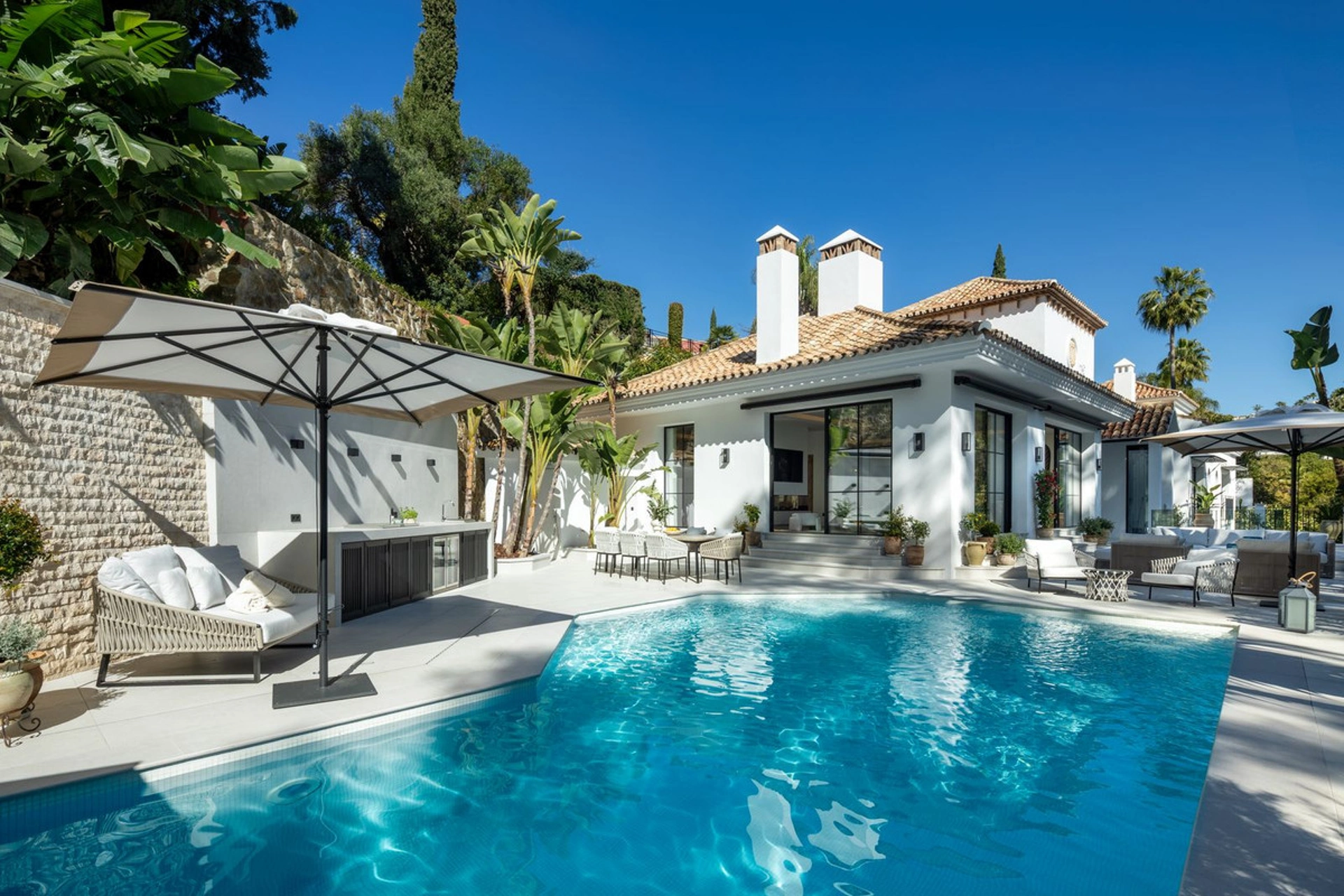Villa for sale in Benahavis