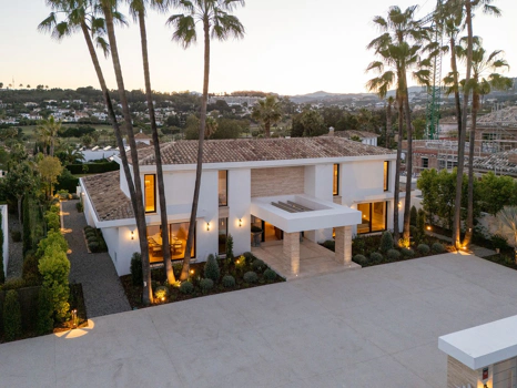 Villa en venta en Aloha, Nueva Andalucia