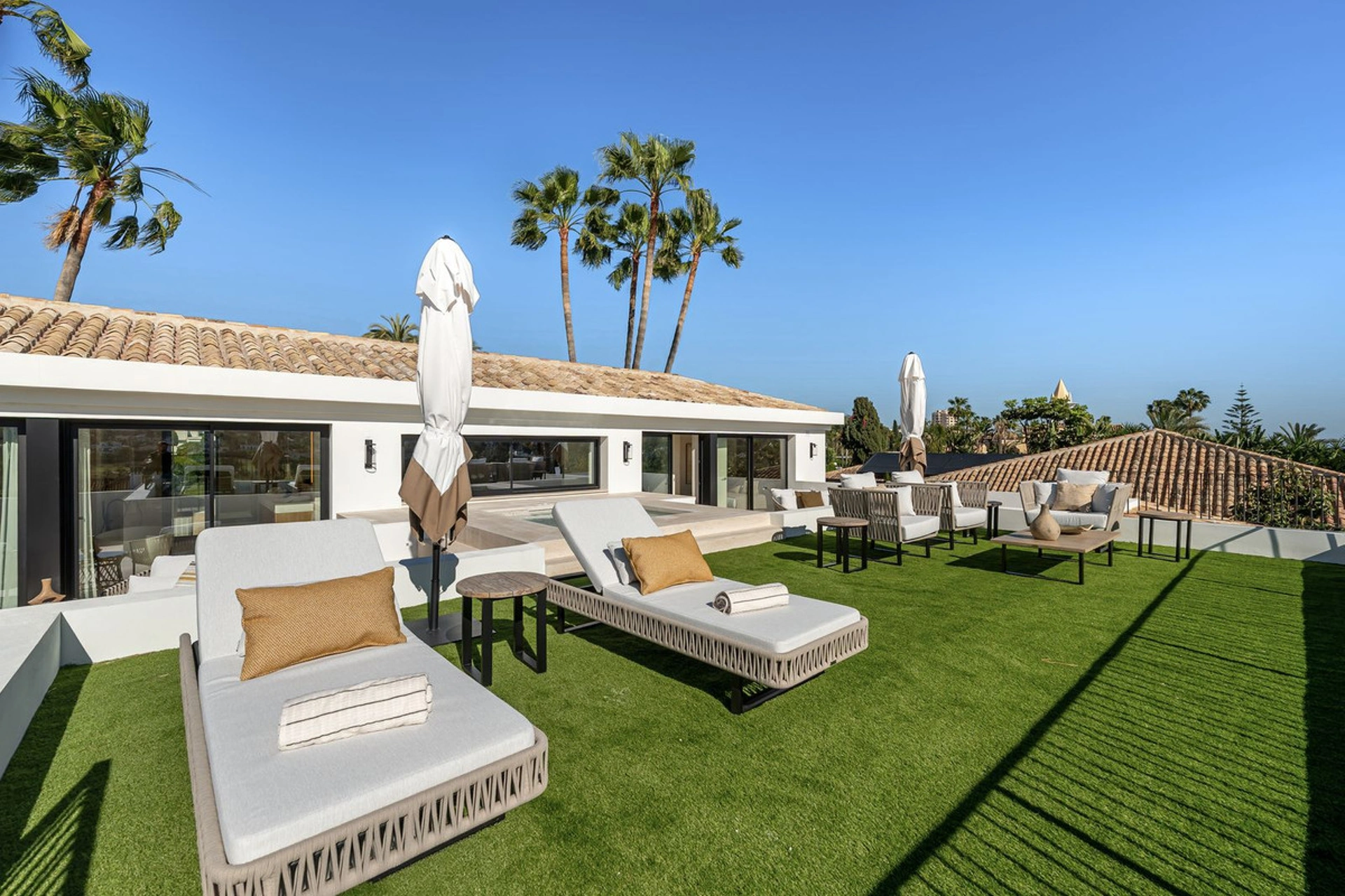 Villa en venta en Aloha, Nueva Andalucia