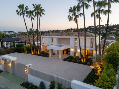 Villa en venta en Aloha, Nueva Andalucia