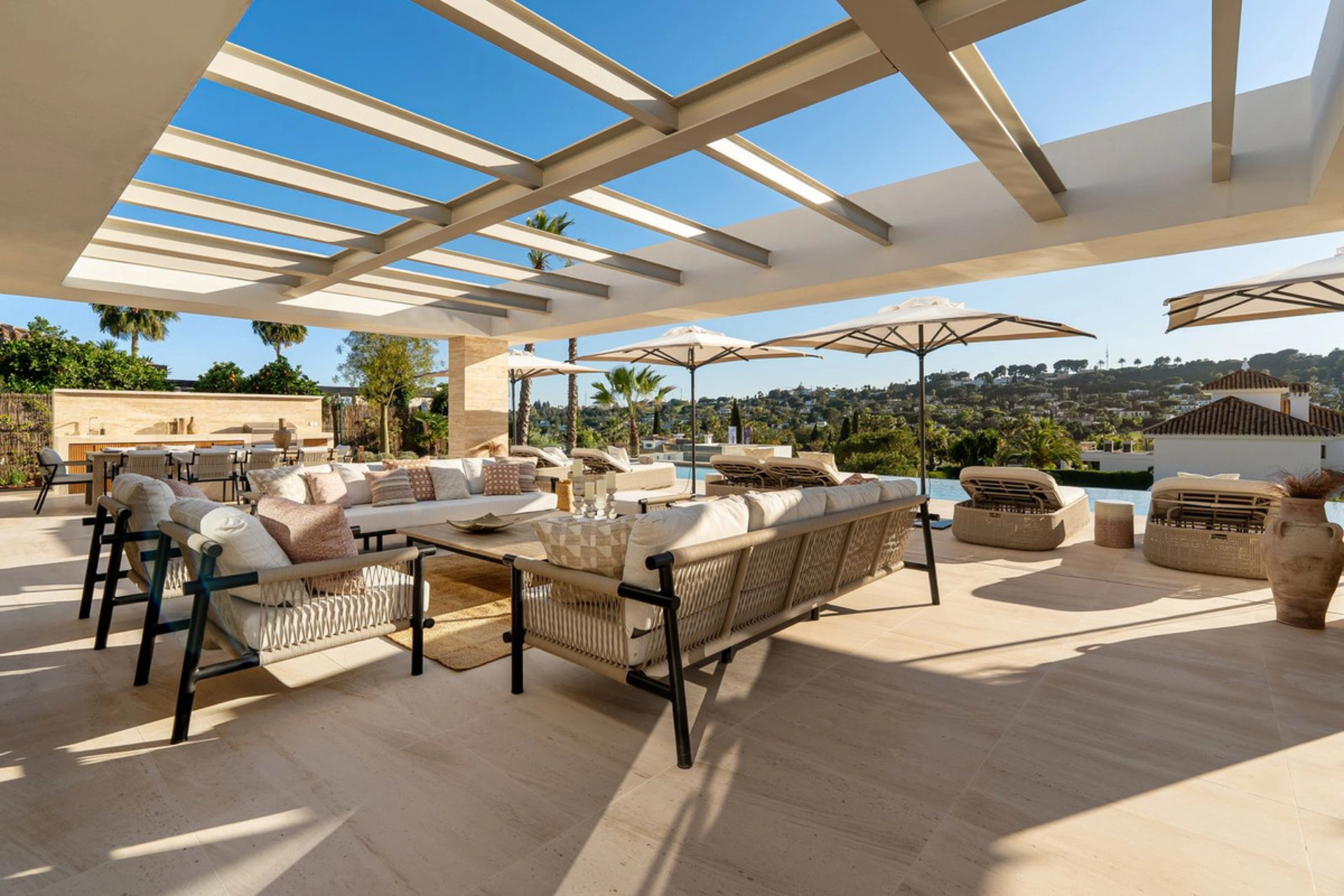 Villa en venta en Aloha, Nueva Andalucia