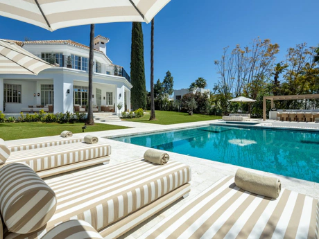 Villa en venta en Nueva Andalucia, Marbella