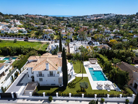 Villa en venta en Nueva Andalucia, Marbella
