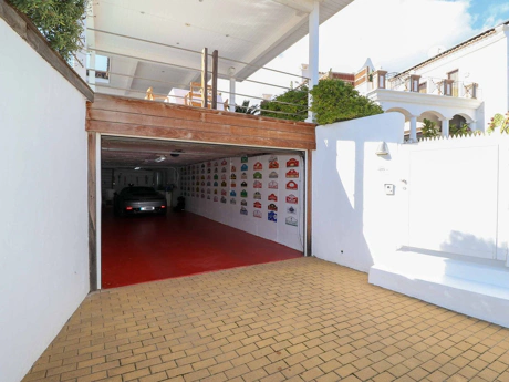 Villa for sale in Benahavis