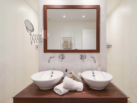 Villa for sale in Benahavis