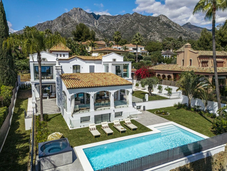Villa for sale in Marbella Golden Mile