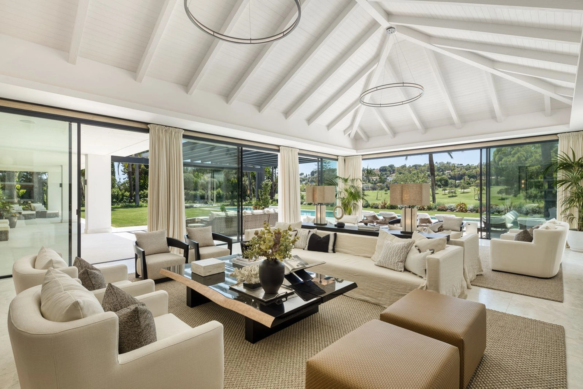 Villa for sale in Nueva Andalucia, Marbella