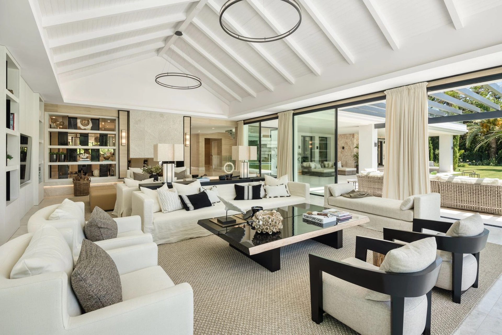 Villa for sale in Nueva Andalucia, Marbella