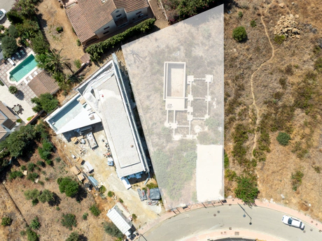 Plot with project and structure in Estepona with sea and golf views