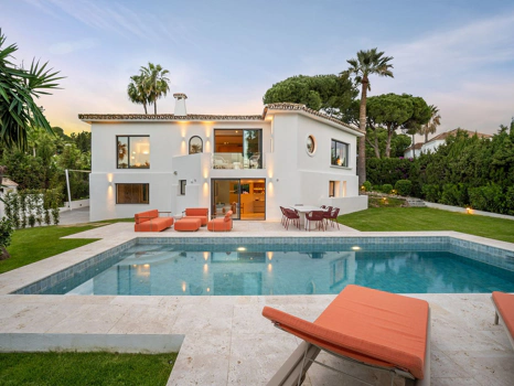 Villa for sale in Nueva Andalucia, Marbella