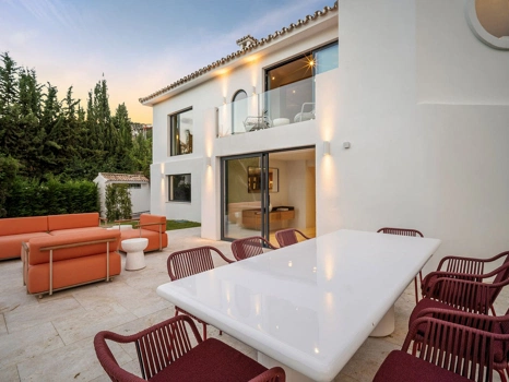 Villa for sale in Nueva Andalucia, Marbella