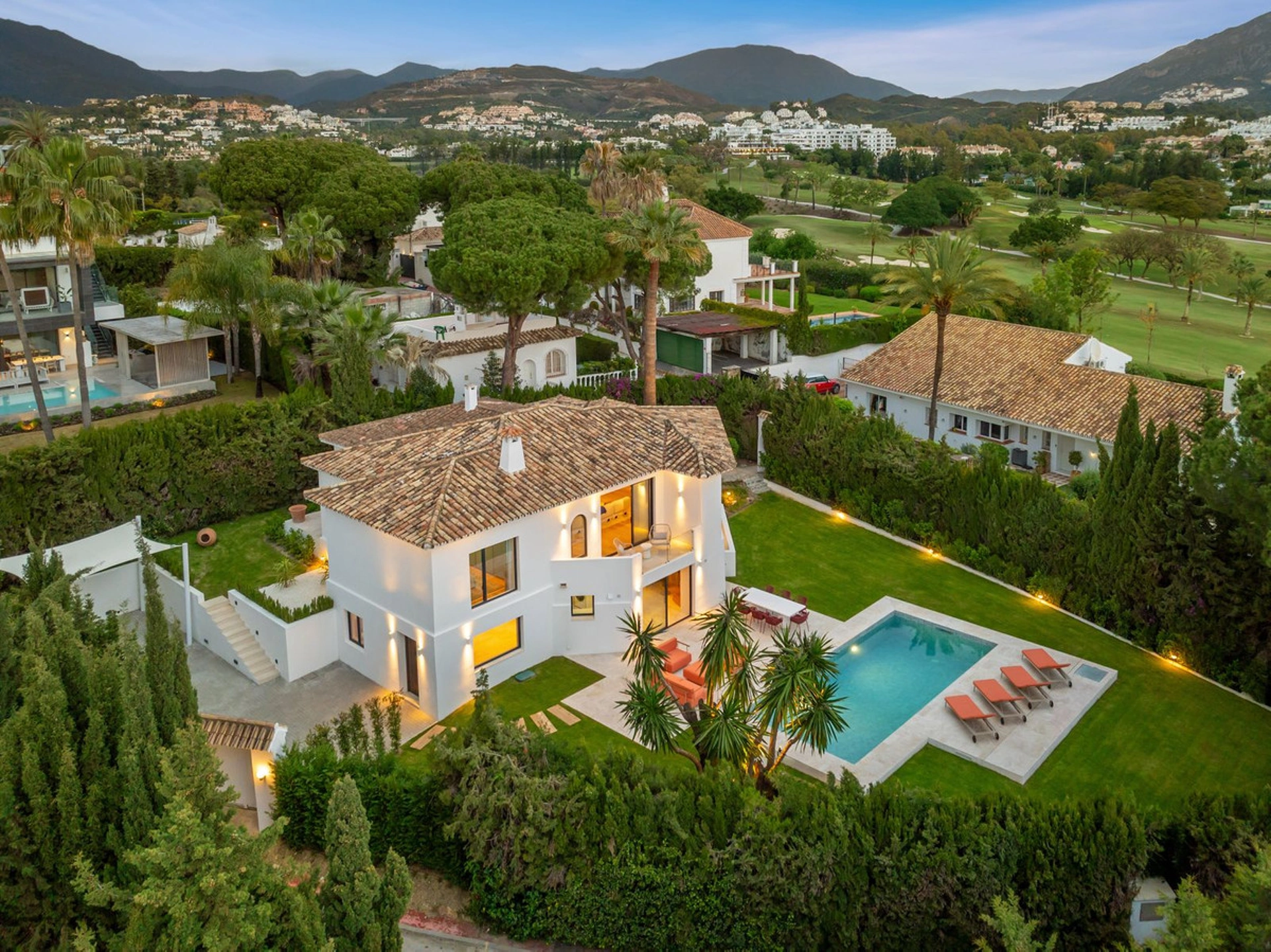 Villa for sale in Nueva Andalucia, Marbella