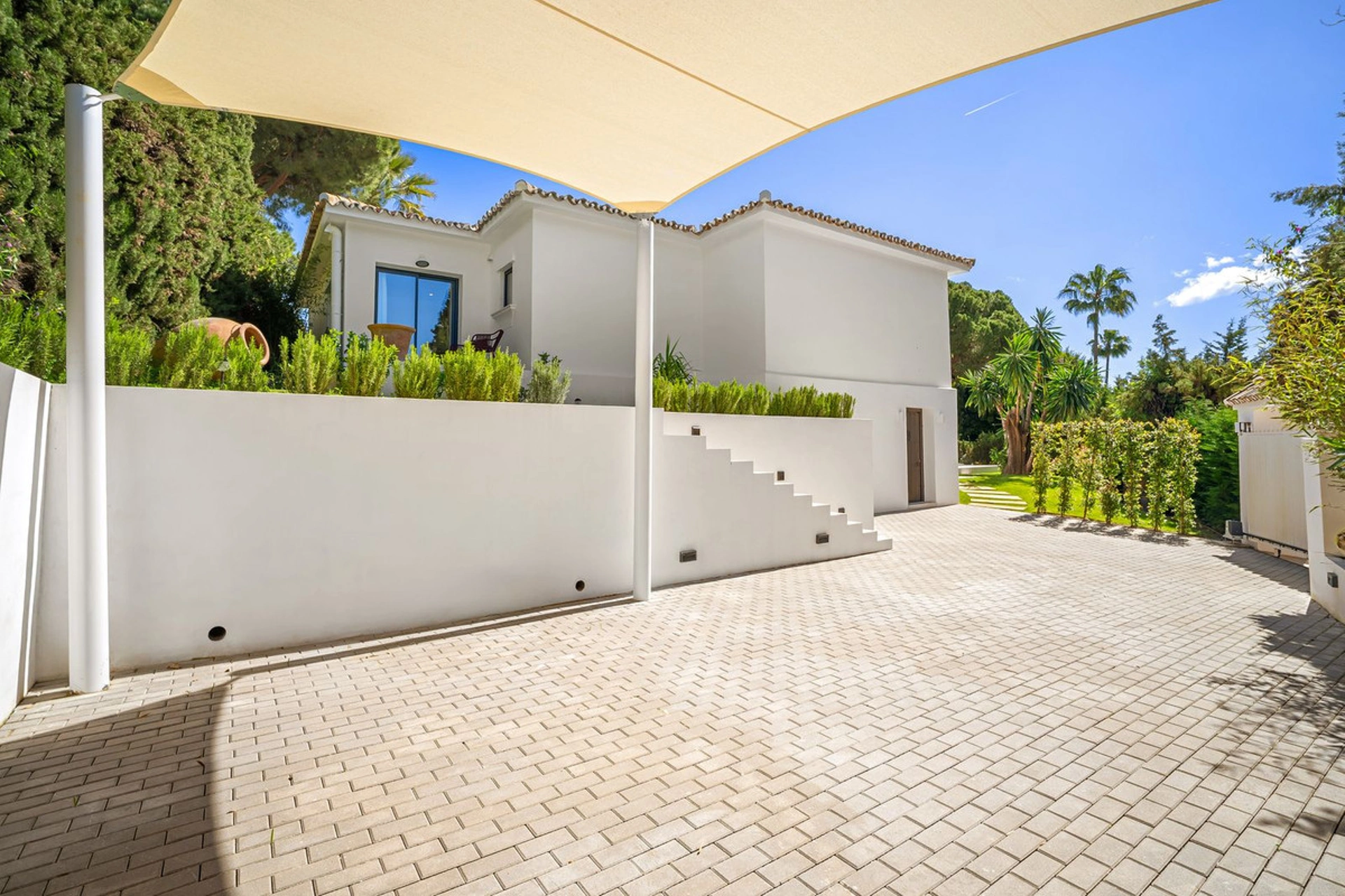 Villa for sale in Nueva Andalucia, Marbella