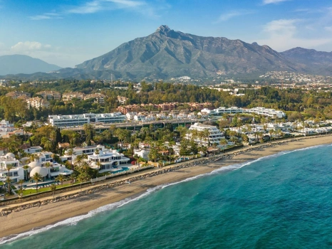 Apartment for sale in Los Altos de los Monteros, Marbella East