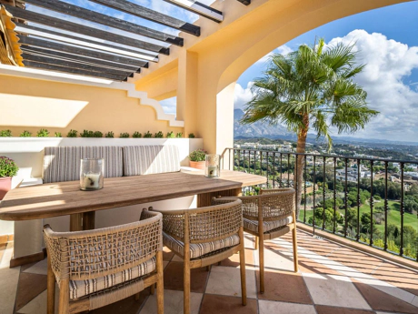 Penthouse for sale in La Quinta, Benahavis