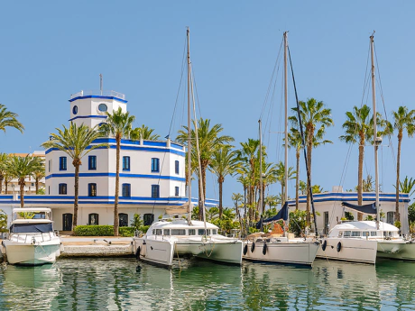 Beautiful refurbished ground floor apartment in the heart of Estepona