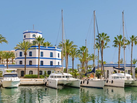 Beautiful refurbished ground floor apartment in the heart of Estepona