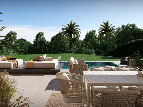 Villa for sale in New Golden Mile, Estepona East
