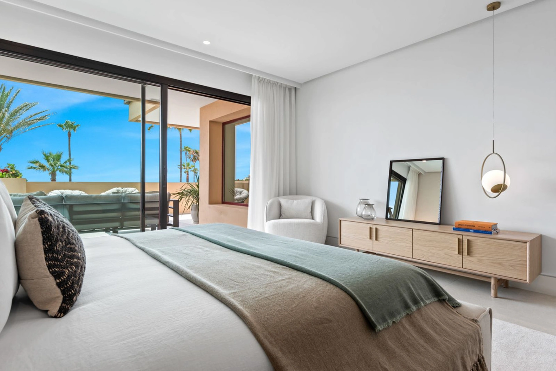 Apartment for sale in New Golden Mile, Estepona East