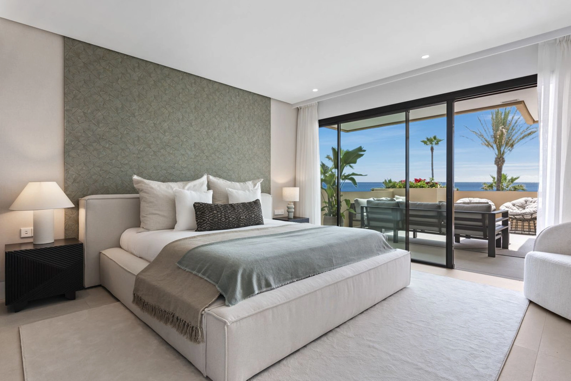 Apartment for sale in New Golden Mile, Estepona East